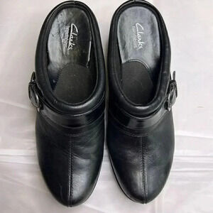 Clarks bendables clogs size 6 1/2m in black